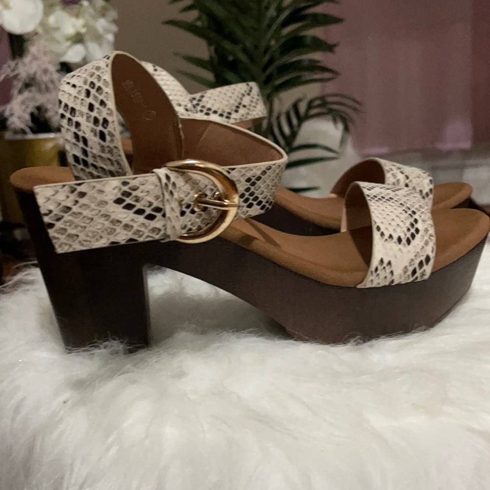 Sneak Pattern Light Weight Wedge